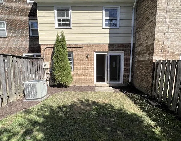 5748 Yellowrose Ct — Photo 20