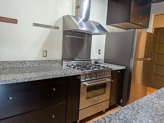 Italian gas range (Bertazonni)