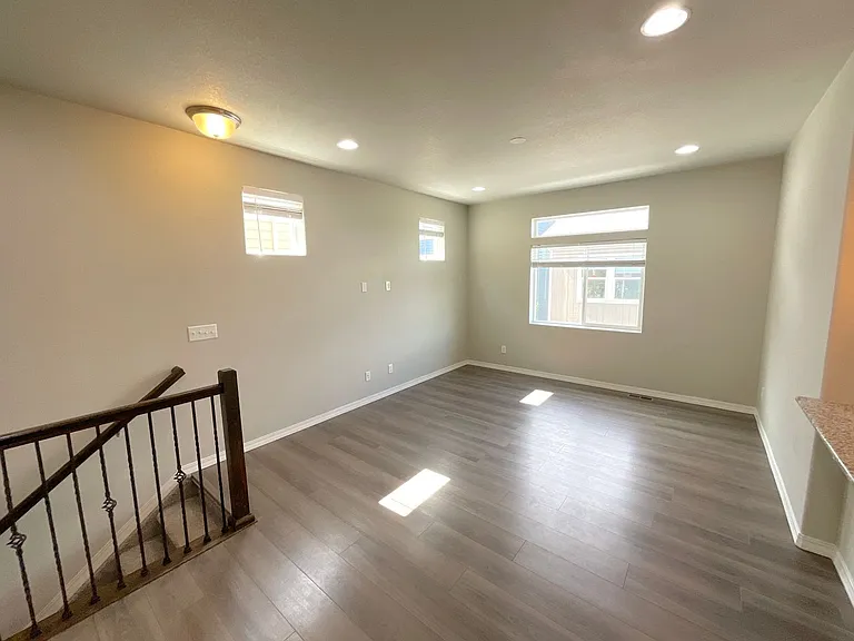 2053 Alperton Hts — Photo 15