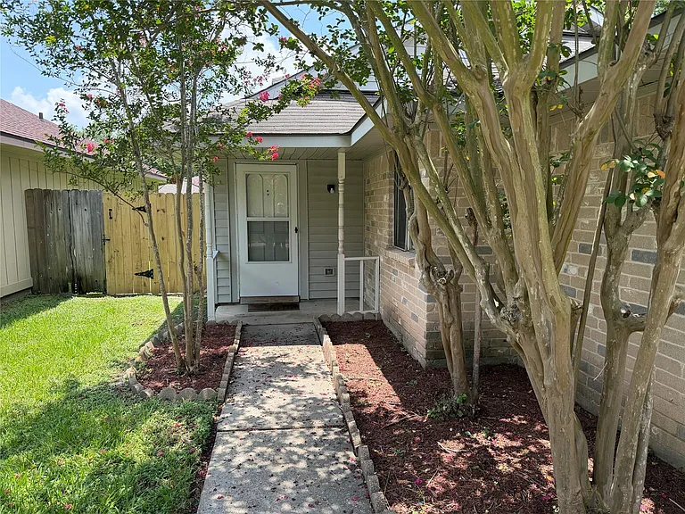 23423 Tree House Ln — Photo 3