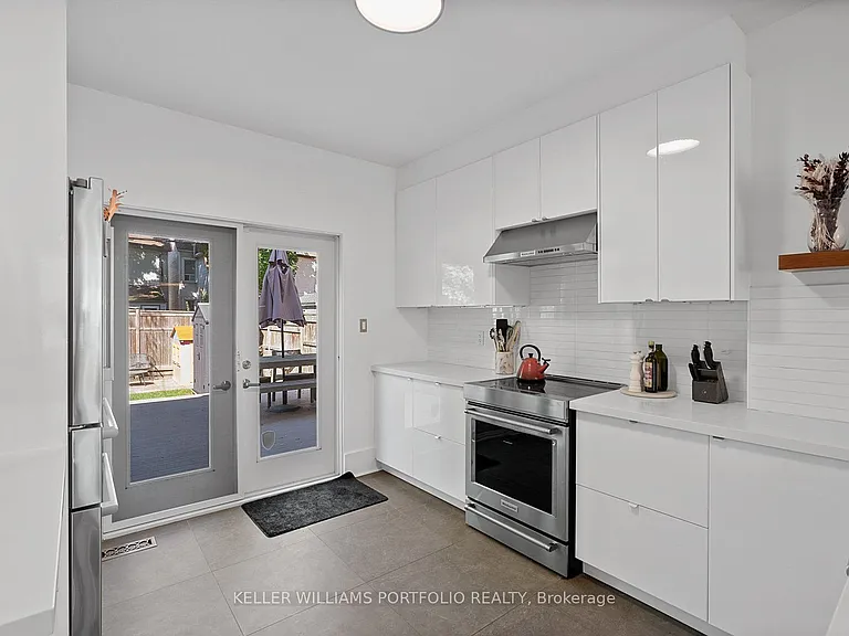 28 Tiverton Ave — Photo 17