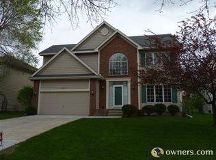 8812 Highland Oaks Dr, Johnston, IA 50131