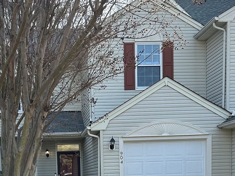 1st image of 904 Lake Forest Dr