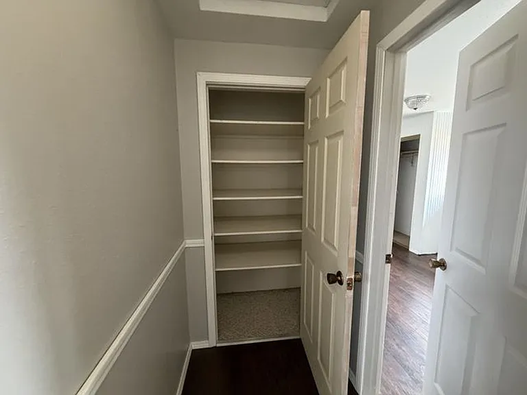 100 W Robert Pl — Photo 17