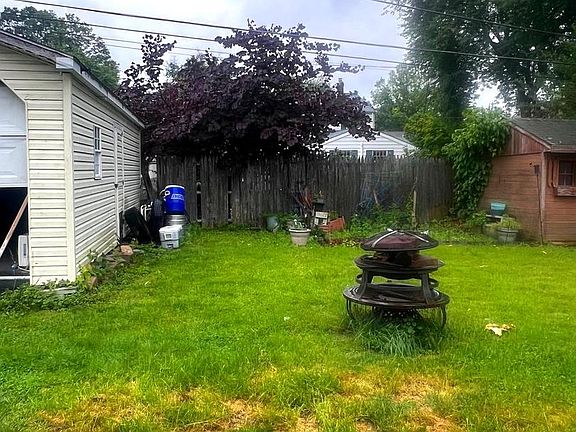 2nd image of 198 Oxford Cir