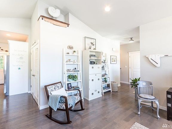 4th image of 2265 W Rosecrans Ct