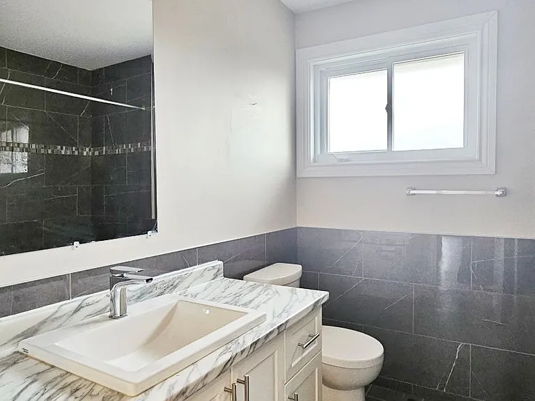 2700 Howe St — Photo 12