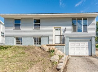 3115 Bramble Rd SW, Cedar Rapids, IA 52404