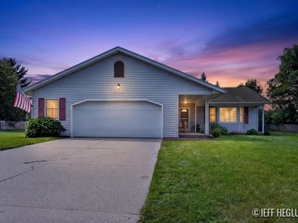 2416 Dewberry Dr NE, Grand Rapids, MI 49505