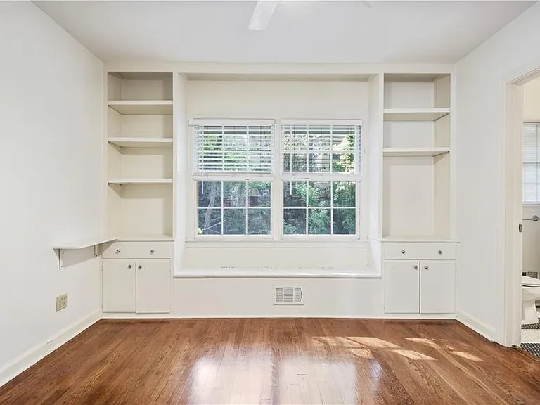 2509 Sharondale Dr NE — Photo 18
