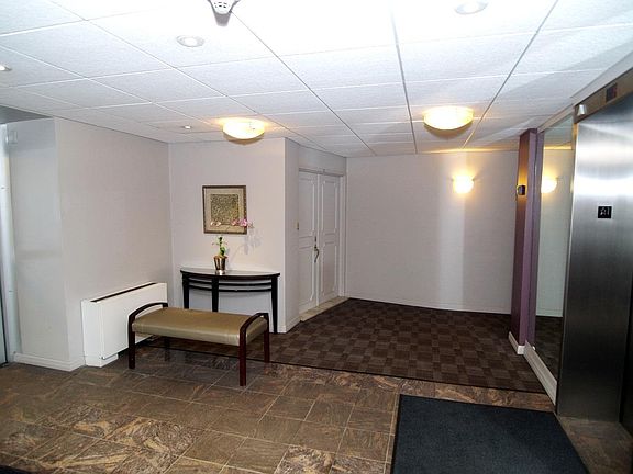 3rd image of 2525 S Shore Dr Unit 5