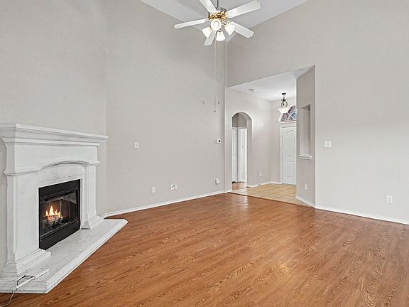4th image of 3804 Wellsburg Way