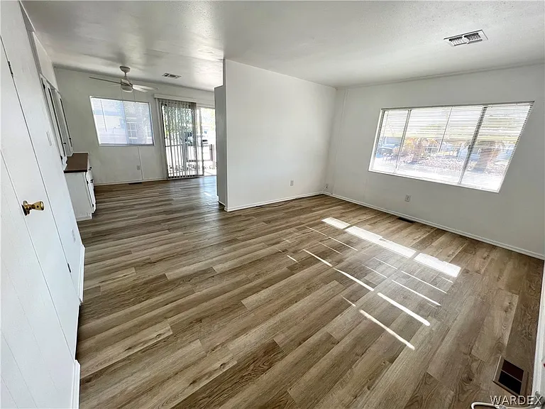 945 Holly St — Photo 35