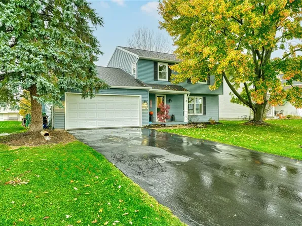 1572 Hayride Dr, Farmington, NY 14425