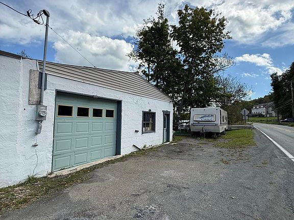 4th image of 1582 Heart Lake Rd