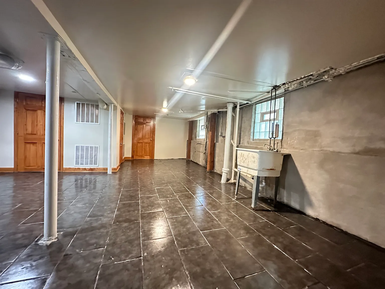 5 bed, 1515 sqft, $2,300 — Photo 2