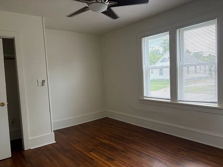 1404 S Center St — Photo 4