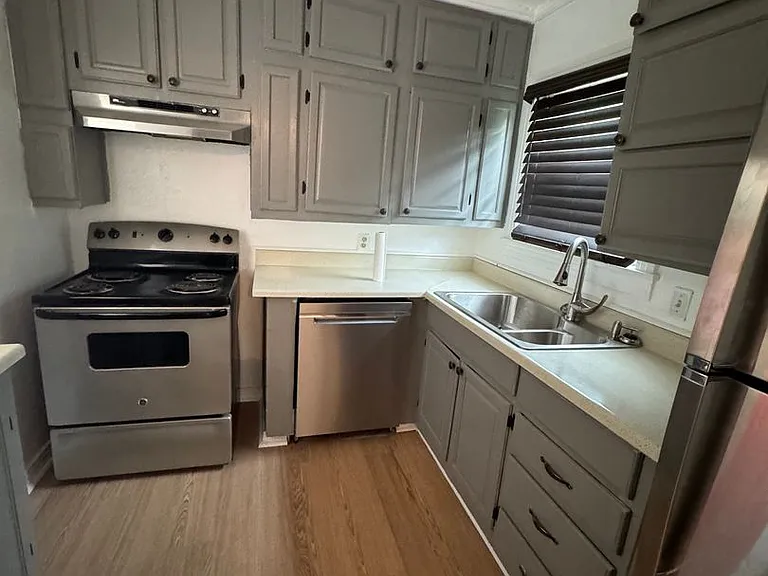 1037 Colvin Ave — Photo 9