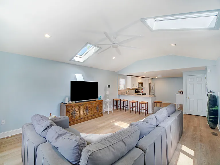 202 Homestead Ave #1 — Photo 11