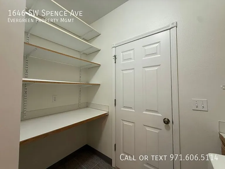 1646 SW Spence Ave — Photo 31