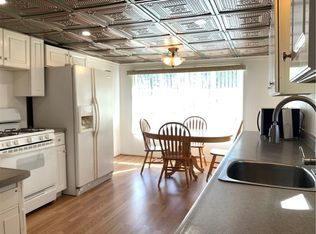 16 Woodridge Dr, Burrillville, RI 02839