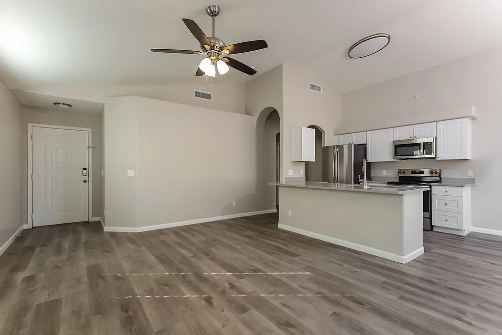 3 bed, 2.0 bath, 1242 sqft, $2,000 — Photo 4