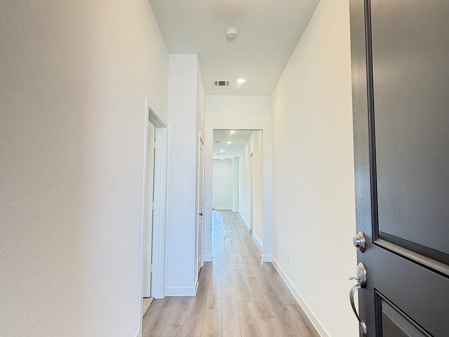 4 bed, 3.5 bath, 2314 sqft, $2,900 — Photo 2