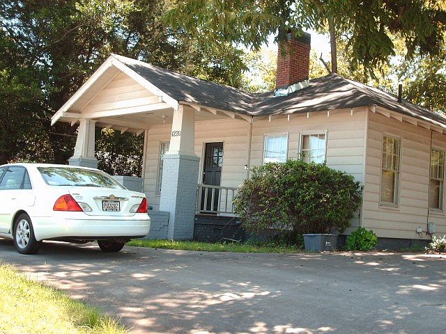 2nd image of 1220 Main St