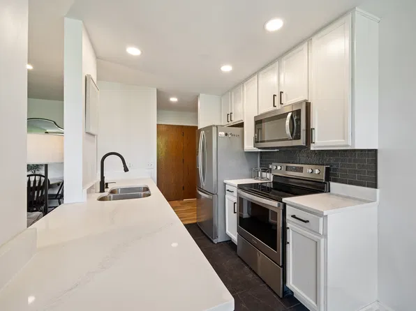 6010 Oakwood Dr APT 3H, Lisle, IL 60532