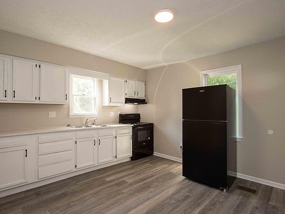 3rd image of 325 Highland Ave