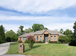 110 Camelot Dr, Winchester, KY 40391