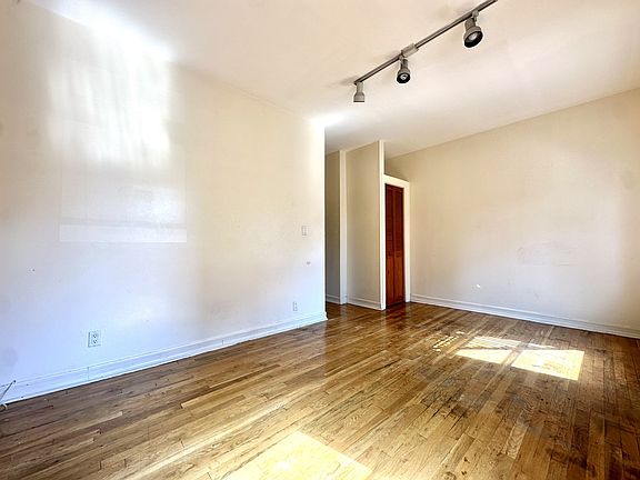 3rd image of 3135 Broadway APT 17