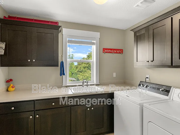 3938 NE 66th Ave — Photo 3