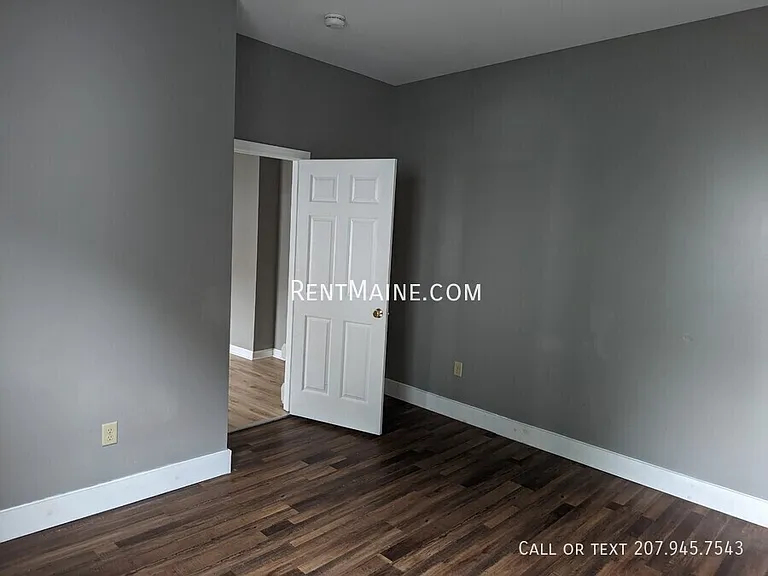 380 Hammond St #4 — Photo 6