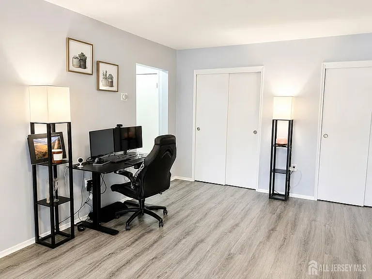 24 Woodedge Ave #4 — Photo 4
