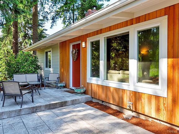 2nd image of 736 SE 24th Ave