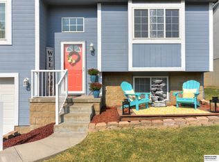 18056 Lillian St, Omaha, NE 68136