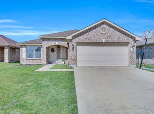 2044 Limestone Dr, Grand Prairie, TX 75052