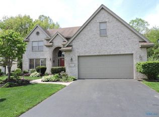 404 Cove Harbour Dr W, Holland, OH 43528