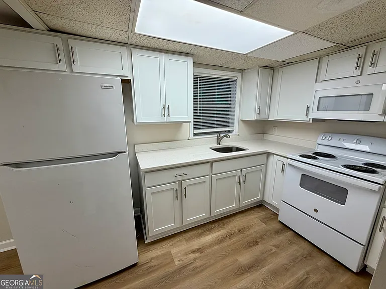 1329 Watts Rd #B — Photo 4