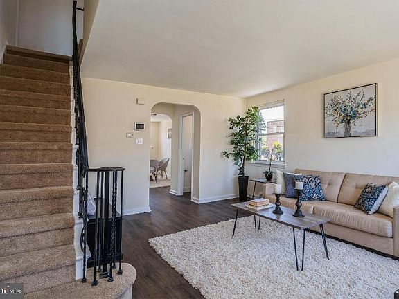 4th image of 1577 Greenwood Ave