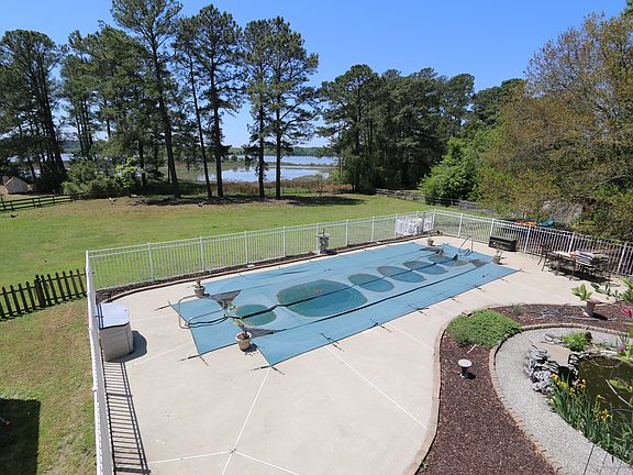 5th image of 46 Dillwyn Dr