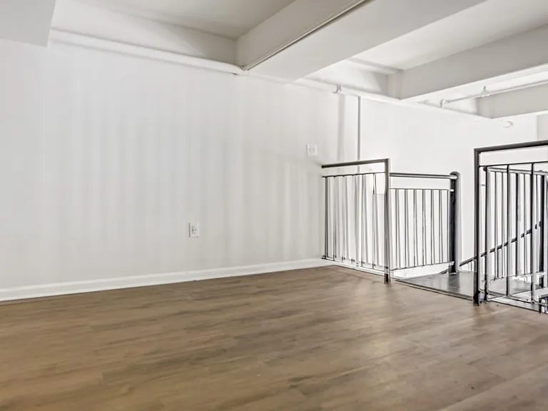 Welcome to Luckey Platt, where modern design meets comfort. This spacious unit features beautiful wooden floors and high ceilings, perfect for creating your ideal living space. Don't miss outschedule your tour today and make it yours!