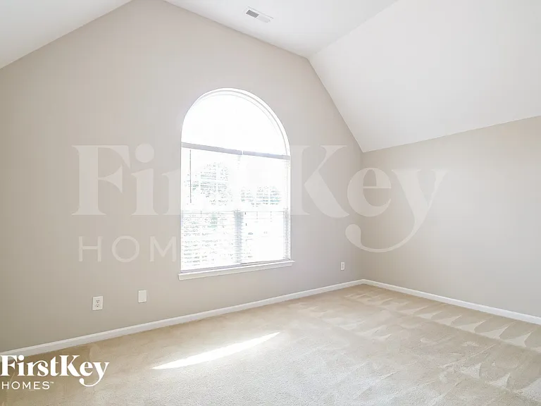 9613 Rothman Ln — Photo 10