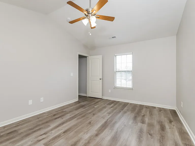 5063 Hogan Point Ct — Photo 12