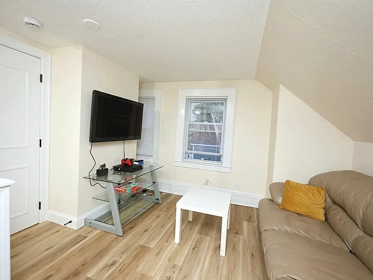 173 Porter St #4 — Photo 17
