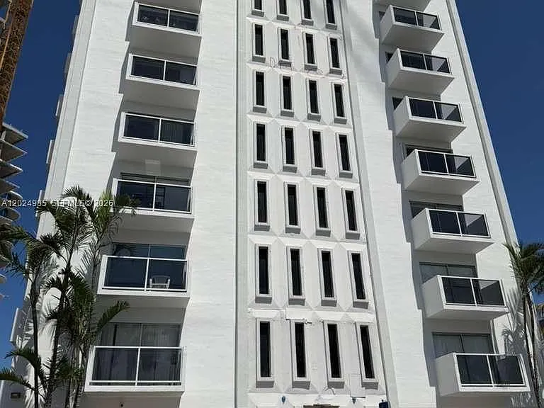 5313 Collins Ave #1109 — Photo 2