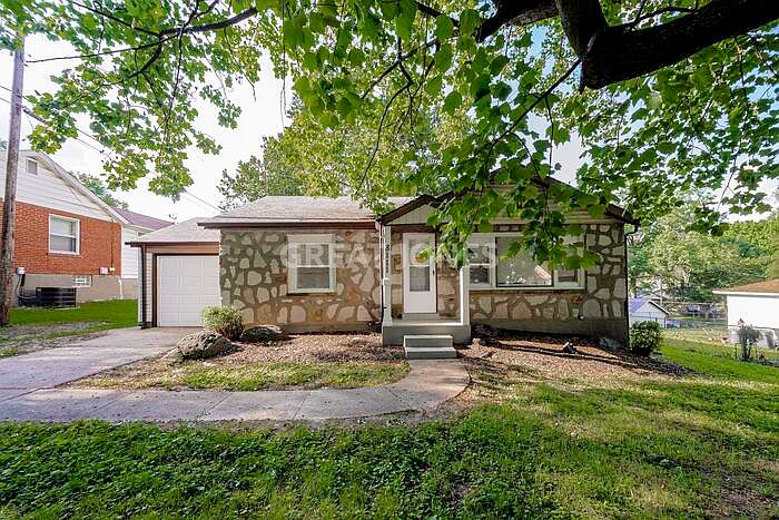 1st image of 8111 Bluemont Way