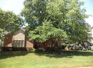 1436 Otter Dr, Rochester Hills, MI 48306