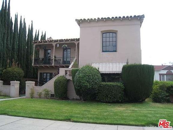 2nd image of 1112 S Doheny Dr